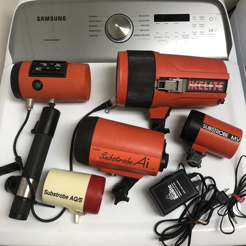 Ikelite substrobe underwater - ikelite,