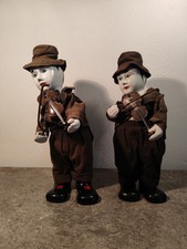 Porcelain Music Automatons. Violinist A Mouvements. Pierrot 