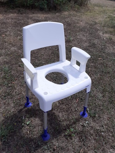 Chaise percée pour toilettes