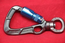 1 TruBlue TRU-LOCK TRIPPLE LOCKIONG FORGED ALUMINIUM CARABINER W. SWIVEL BASE