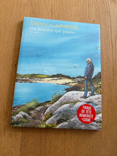 Homme qui passe dany eo - un,