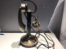 Téléphone très ancien vers