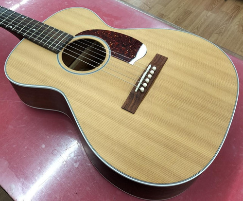 Guitare électrique acoustique
