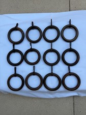 12 anneaux de rideaux en bois.