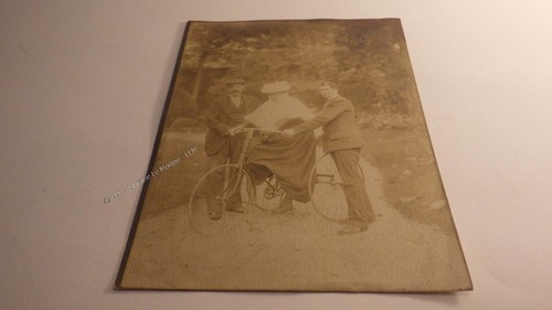 1900 femme sur tricycle - sur,