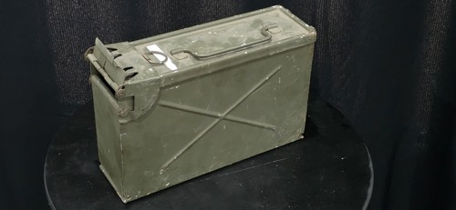 Caisse militaire métallique