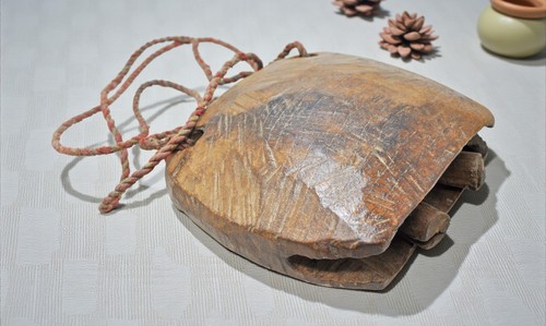 Cloche bois antique animaux - cloche,
