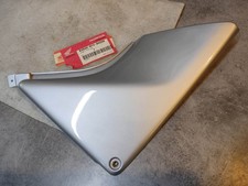 Cache latéral coté droit