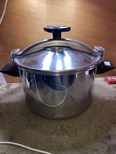 Ancienne cocotte minute - (d,