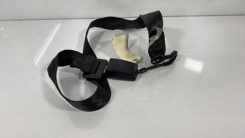 Attache ceinture arriere droit