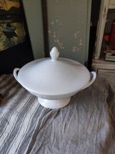 ancienne soupière / légumier blanche - porcelaine fine - anses stylisées
