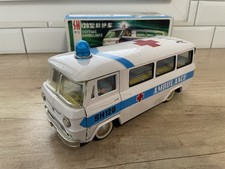 Camion Ambulance MF 132 Jouet En Tôle À Friction SH 120