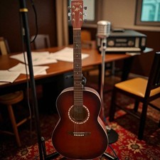 Art & Lutherie Acoustic-Electric Guitar No Visible Scratches, Made for Home Use