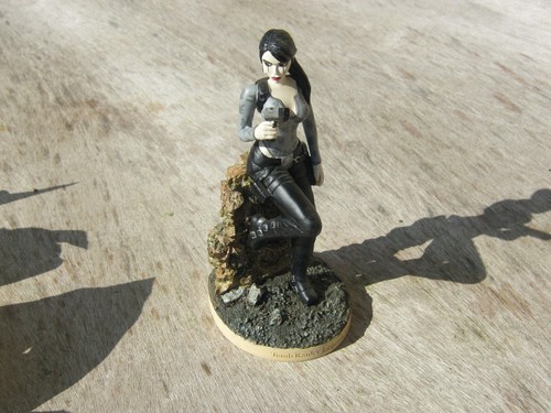 Figurine atlas tomb raider - tomb,