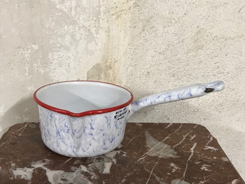 Casserole émaillée blanche