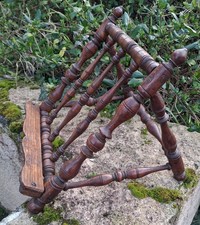 LUTRIN DE TABLE EN BOIS TOURNE