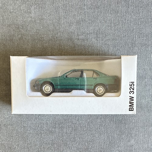 Bmw 325i vert avec boîte - 1/43,