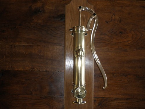Ancienne pompe eau - eau, 53