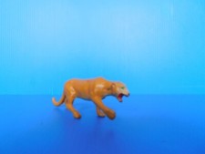 STARLUX the WILD ANIMALS: VERY BEAUTIFUL LIONESS RAISED PAW