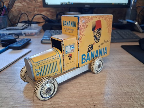 Ancien camion banania tôle - en,