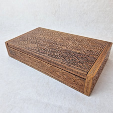 Coffret en Bois Sculpé à la