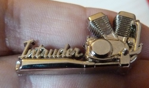 Rare beau pin moto intruder - beau,
