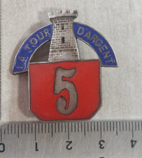 Ancienne insigne émaillée, Tour d'argent 5, à identifier