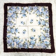 Foulard en soie Yves Saint