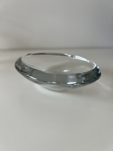 Ancien cendrier ovale - , en