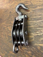 Ancienne  poulie à 3 réas