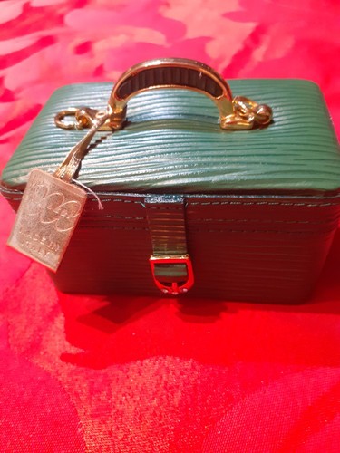 Mini mallette cuir vert de - en,