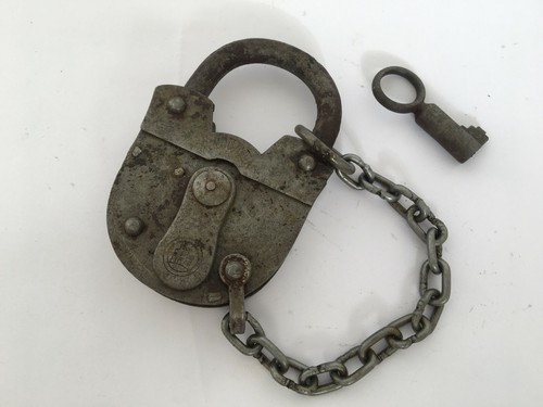 Serrure ancienne vintage belle