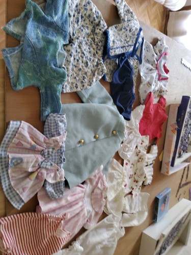 Lot vêtements poupées - lot,