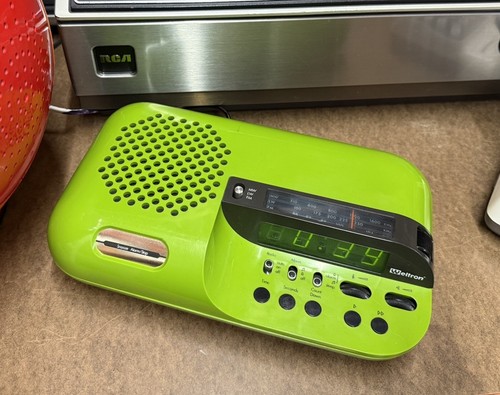 Weltron 2502 radio clock - 2502,