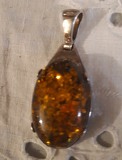 PENDENTIF EN ARGENT ET AMBRE