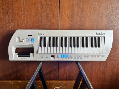 Roland lucina 37 key - lucina, ax-09