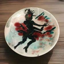 Assiette en céramique signée