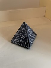 Petite pyramide décorative