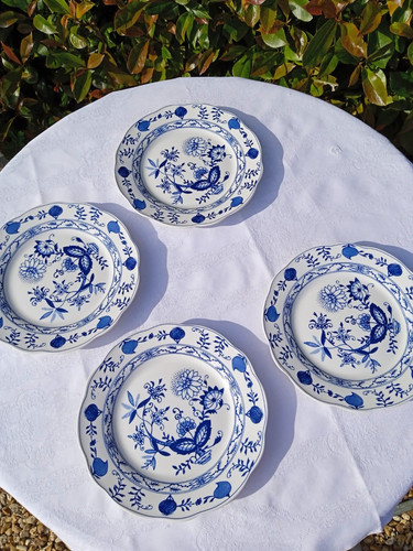 Lot assiettes à - assiettes,