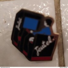 Pin's arcade JEUTEL - fabricant français de Flipper et bornes d'arcade