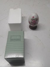 1988 Avon Fine Collectibles "Gifts Of Nature" Porcelain Egg "Summers Roses"