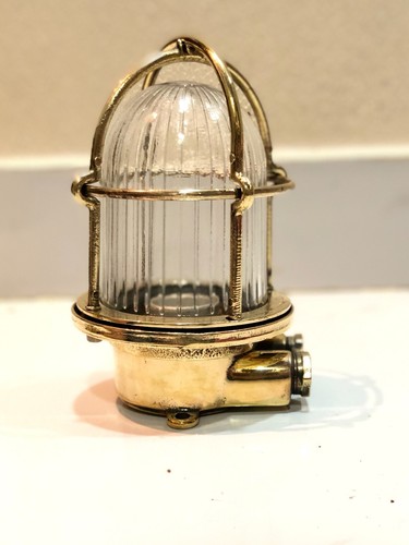 Ancienne lampe cloison