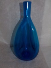 bouteille carafe en verre bleu