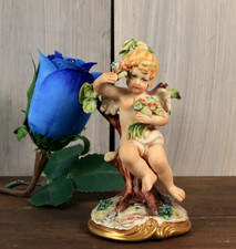 Ancien Figurine en Porcelaine