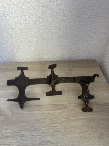 R1868 ancien tour - ancien, à