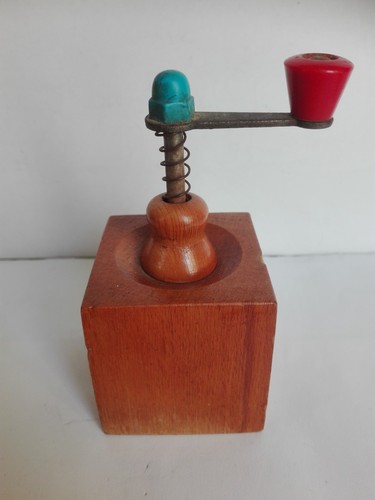 Ancien moulin poivre cube en - a,