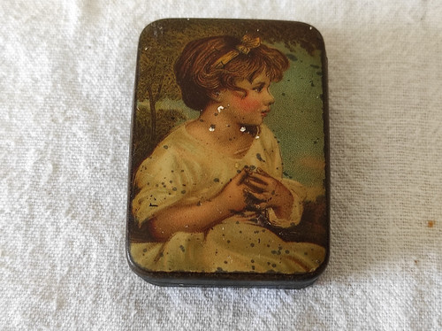 Ancienne petite boite - ancienne, en