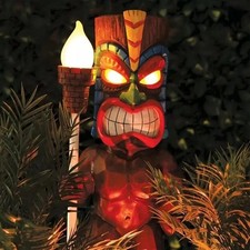 décor totem tiki hawaien