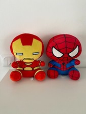 Lot de 2 Peluches Marvel –