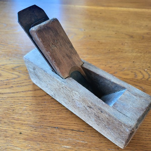 Rabot outil bois - bois, ancien